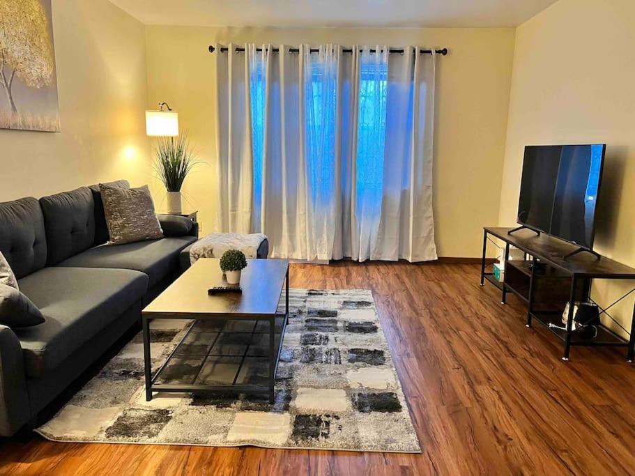Beautiful 2Br Apartment. Black-Out Curtains Пеория Экстерьер фото